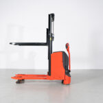 Stacker Elétrico Linde D08 Usado em bom estado