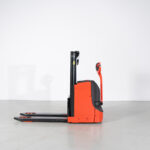 Stacker Elétrico Linde D08 Usado em bom estado