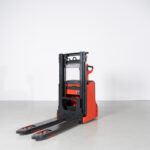 Stacker Elétrico Linde D08 Usado em excelente estado