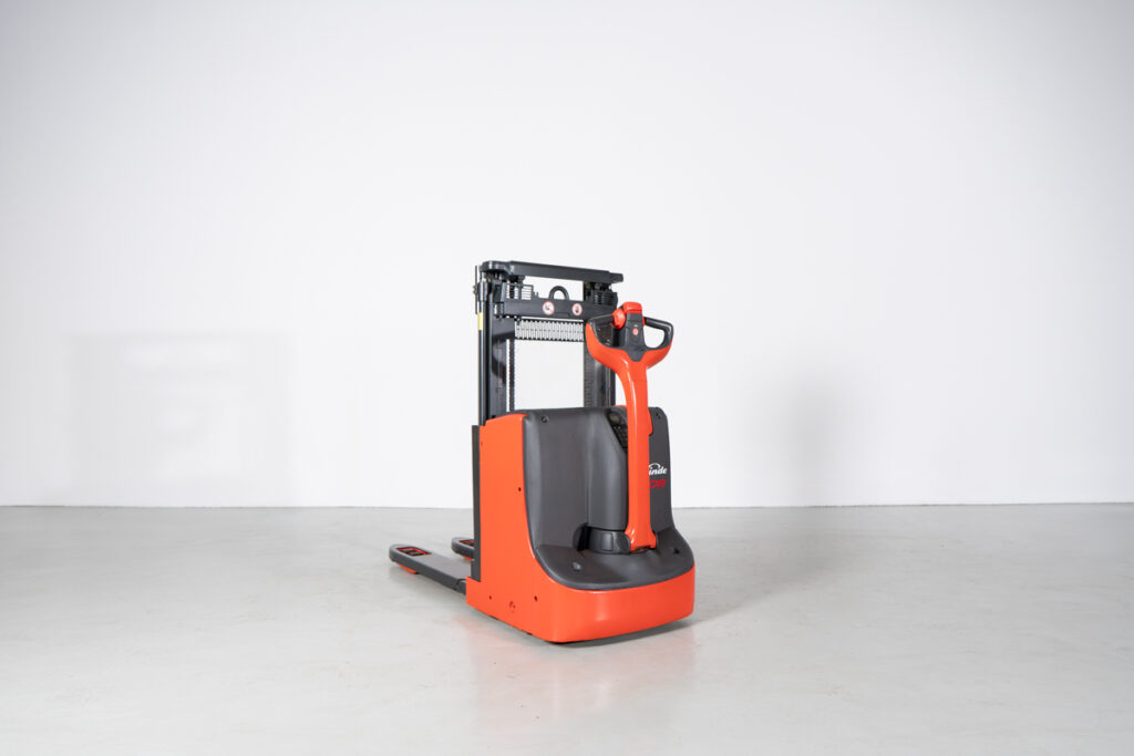 Stacker Elétrico Linde D08 Usado em excelente estado