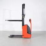 Stacker Elétrico Linde L10 Usado em excelente estado