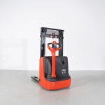 Stacker Elétrico Linde L10 Usado em excelente estado