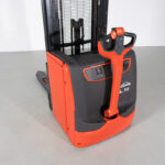 Stacker Elétrico Linde L14 Usado em excelente estado