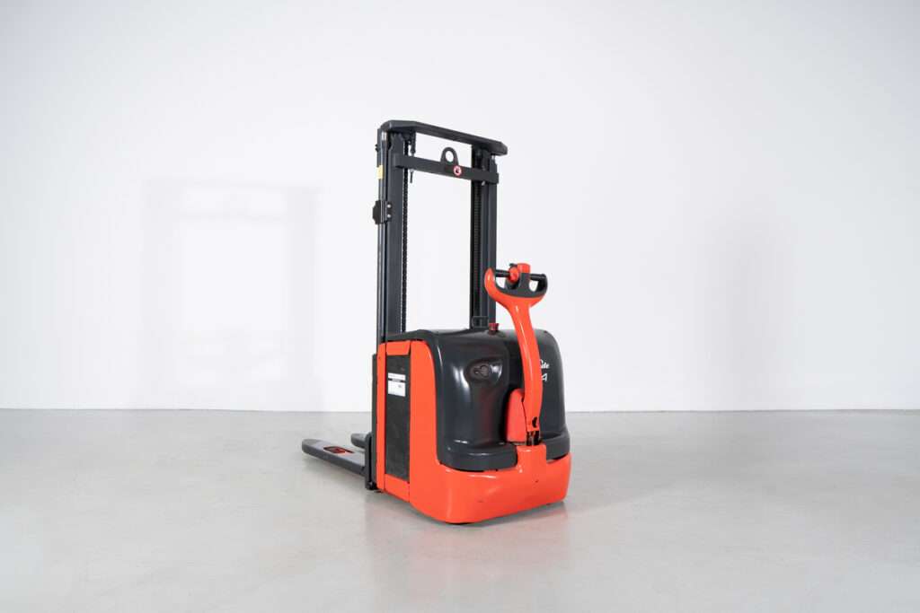 Stacker Elétrico Linde L14 Usado em bom estado