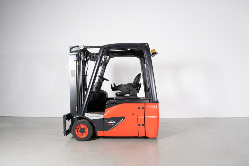 Empilhador Elétrico Usado Linde E16-02 com capacidade de 1600kg