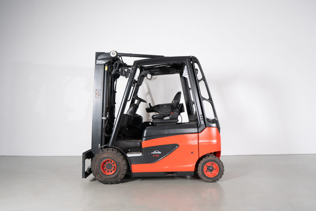 Empilhador Elétrico Usado Linde E25-01 com capacidade de 2500kg