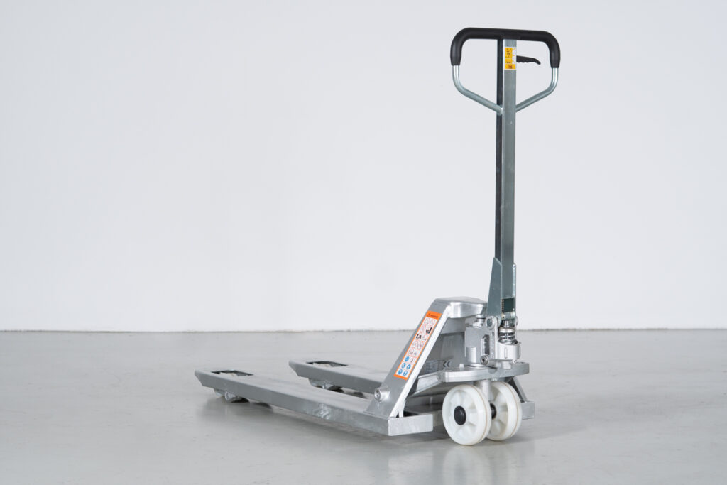 Porta-paletes Novo Manual 2500_Rodas Nylon_Galvanizado