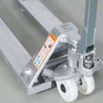 Porta-paletes Novo Manual 2500_Rodas Nylon_Galvanizado