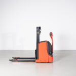 Stacker Elétrico Linde D08 Usado em bom estado