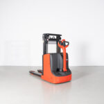 Stacker Elétrico Linde D08 Usado em bom estado