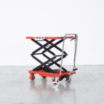 Mesa elevatória manual TFD150A de 150 kg com plataforma elevatória em tesoura.