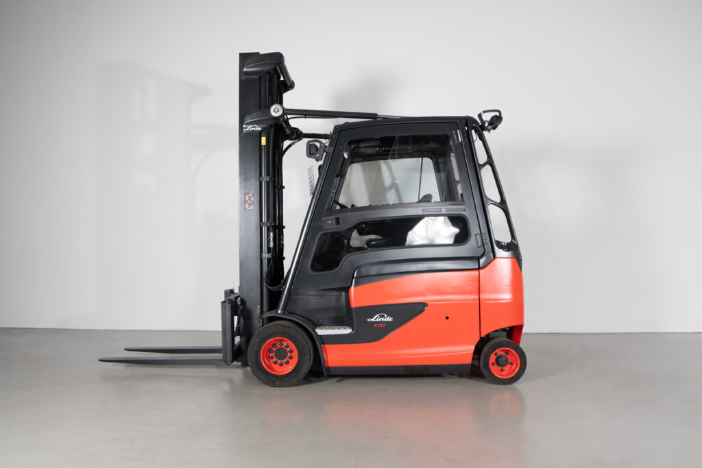 Empilhador Elétrico Usado E30HL-01/600 com capacidade de 3000kg