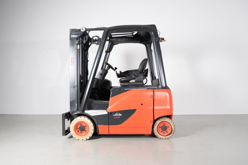 Empilhador Elétrico Usado Linde E16PH-02 com capacidade de 1600kg
