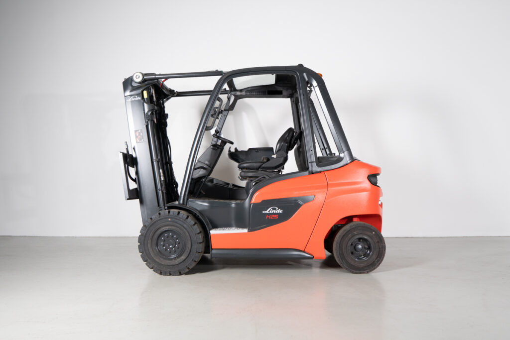 Empilhador a Diesel Usado Linde H25D-01/600 com capacidade de 5000kg