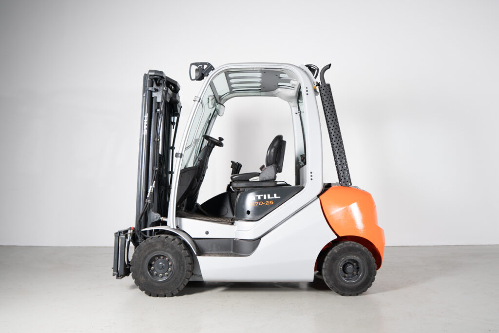 Empilhador a Diesel Usado Still RX70-25 com capacidade de 2500kg