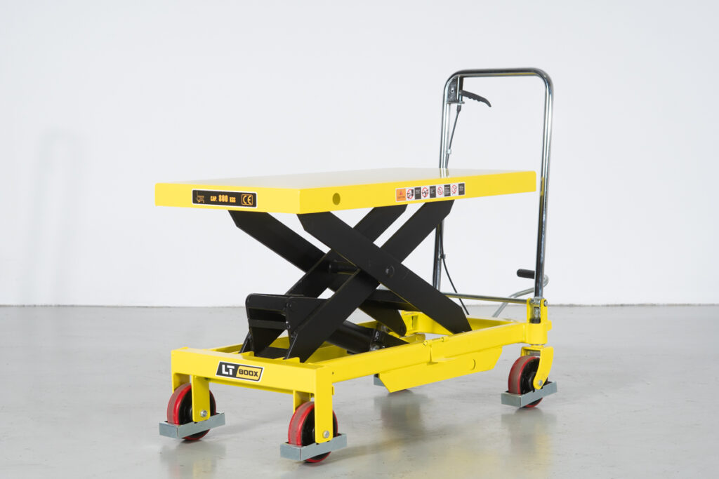 Mesa elevatória em tesoura LT800X com elevada capacidade de carga, estabilidade e eficiência para ambientes industriais. Ideal para logística, produção e manutenção.