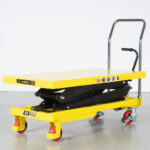 Mesa elevatória em tesoura LT800XX com elevada capacidade de carga, estabilidade e eficiência para ambientes industriais. Ideal para logística, produção e manutenção.