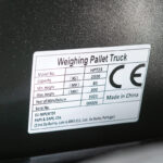 Porta-paletes com balança HPT25WE 2500 kg com impressora de etiquetas e rodas de nylon.