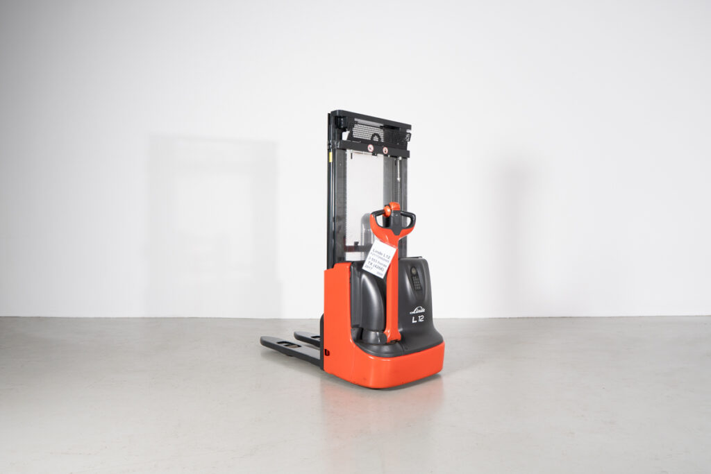 Stacker Elétrico Linde L12 Usado em bom estado