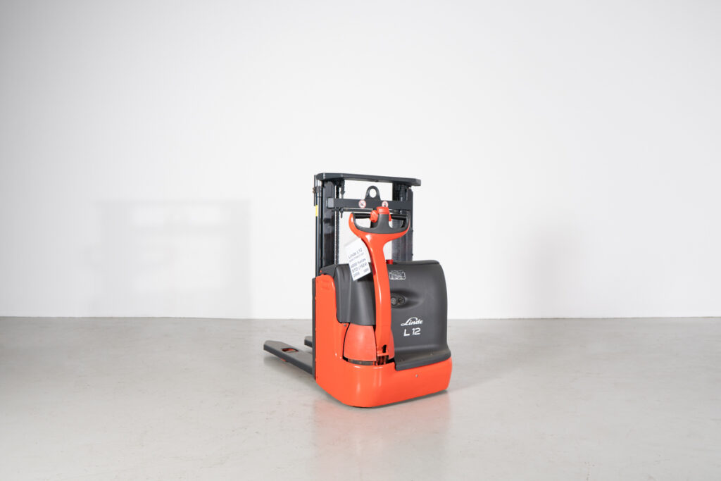 Stacker Elétrico Linde L12 Usado em bom estado