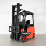 Empilhador Elétrico Usado Linde E20PH-02 com capacidade de 2000kg.