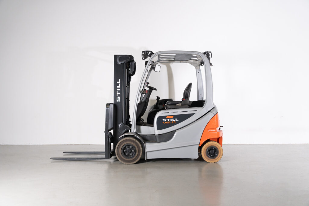 Empilhador Elétrico Usado RX60-25 com capacidade de 2500 kg