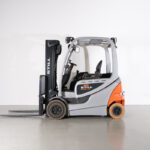 Empilhador Elétrico Usado RX60-25 com capacidade de 2500 kg