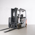 Empilhador Elétrico Usado RX60-25 com capacidade de 2500 kg