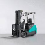 Empilhador Baoli novo com capacidade de carga de 1 400 kg.