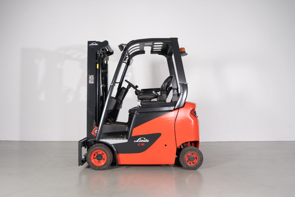 Empilhador Elétrico Usado Linde E16PH-02 com capacidade de 1600kg