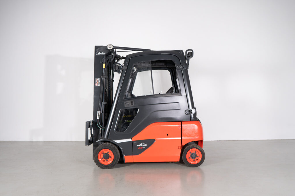 Empilhador Elétrico Usado Linde E16P-02 com capacidade de 1600kg