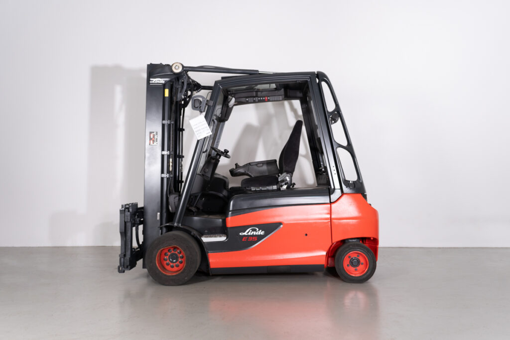 Empilhador Elétrico Usado E35L-01 com capacidade de 3500 kg