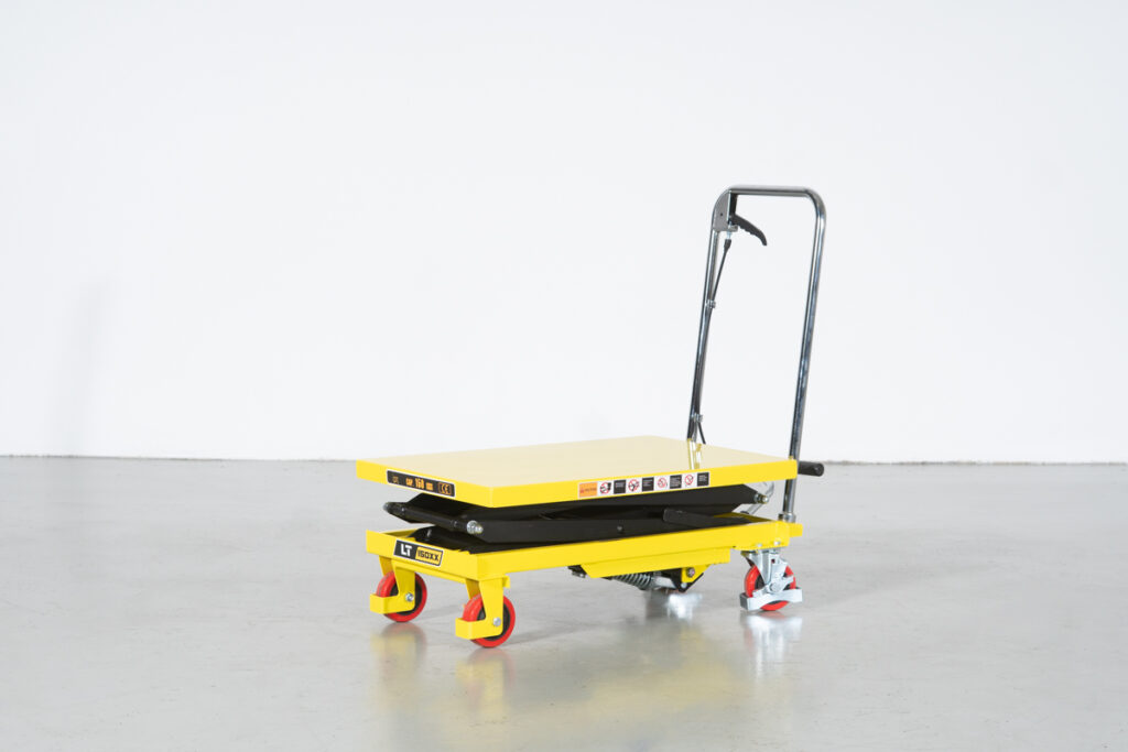 Mesa elevatória em tesoura LT150XX com elevada capacidade de carga, estabilidade e eficiência para ambientes industriais. Ideal para logística, produção e manutenção.