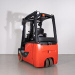 Empilhador Elétrico Usado E16H-02 com capacidade de 1600 kg