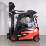 Empilhador Elétrico Usado E25-01 com capacidade de 2500 kg