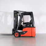 Empilhador Elétrico Usado E15-02 com capacidade de 1500 kg