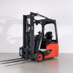 Empilhador Elétrico Usado E15-02 com capacidade de 1500 kg