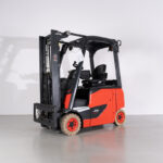 Empilhador Elétrico Usado E16PH-02 com capacidade de 1600 kg