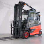 Empilhador Elétrico Usado E45HL-01 com capacidade de 4500 kg