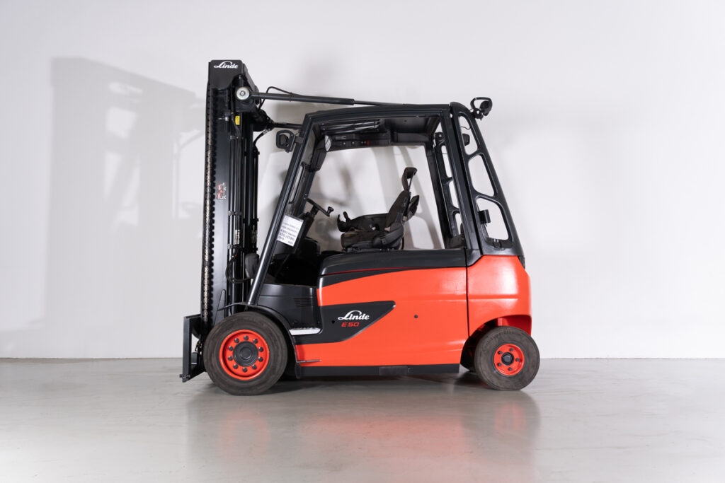 Empilhador Elétrico Usado E50HL-01 com capacidade de 5000 kg