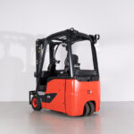 Empilhador Elétrico Usado E16H-02 com capacidade de 1600 kg