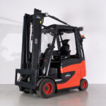 Empilhador Elétrico Usado E30H-01 com capacidade de 3000 kg