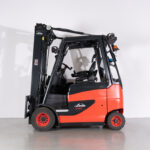 Empilhador Elétrico Usado E30H-01 com capacidade de 3000 kg
