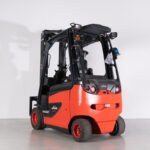 Empilhador Elétrico Usado E30H-01 com capacidade de 3000 kg