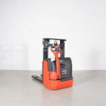 Stacker Elétrico Linde L12 Usado em bom estado