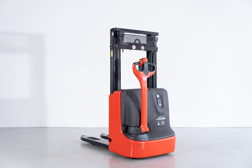 Stacker Elétrico Linde L10 Usado em bom estado