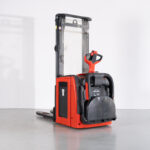 Stacker Elétrico Linde L14AP Usado em bom estado