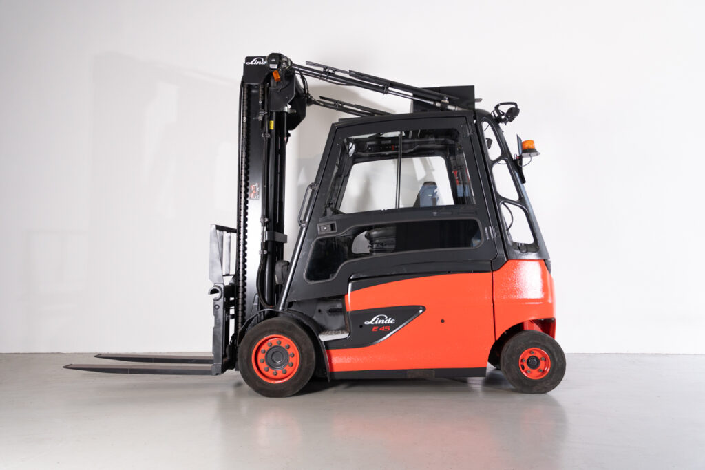 Empilhador Elétrico Usado E45HL-01 com capacidade de 4500 kg