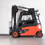 Empilhador Elétrico Usado E45HL-01 com capacidade de 4500 kg