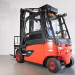 Empilhador Elétrico Usado E45HL-01 com capacidade de 4500 kg